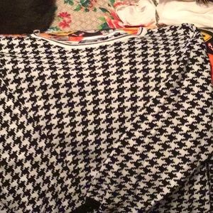 Houndstooth long sleeve sweater
